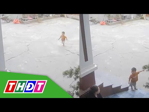 be trai chua tron 3 tuoi nhanh tri cuu ban duoi nuoc thdt