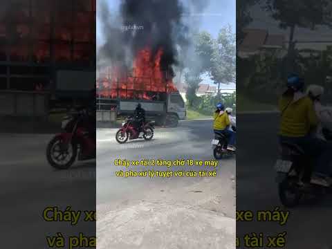 chay xe tai 2 tang cho 18 xe may va pha xu ly tuyet voi cua tai xe giaothong tintuc tinnong