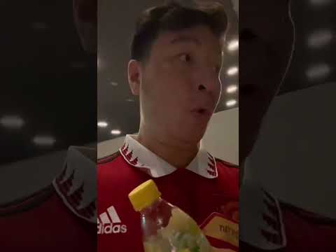 fan manchester united lam gi sau tran dau tai europa league shorts