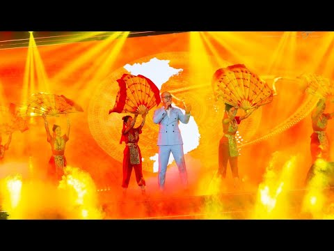 hao khi viet nam on stage ca si phan dinh tung x vu doan fevery