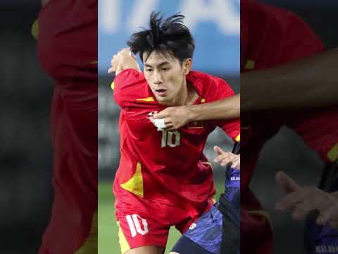 khoanh khac gia bao va u17 viet nam gay dia chan truoc nhat ban