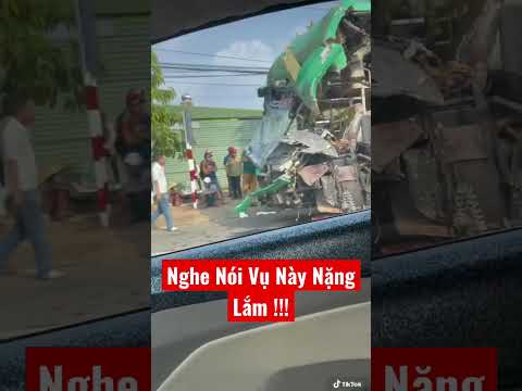 xe khach xe tai va cham tai nga 3 ham dong gia lai nghe noi nang lam video
